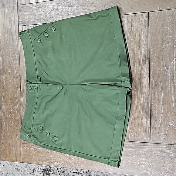 Sag Harbor Army Green Cuffed Shorts Size 16 - Picture 3 of 13